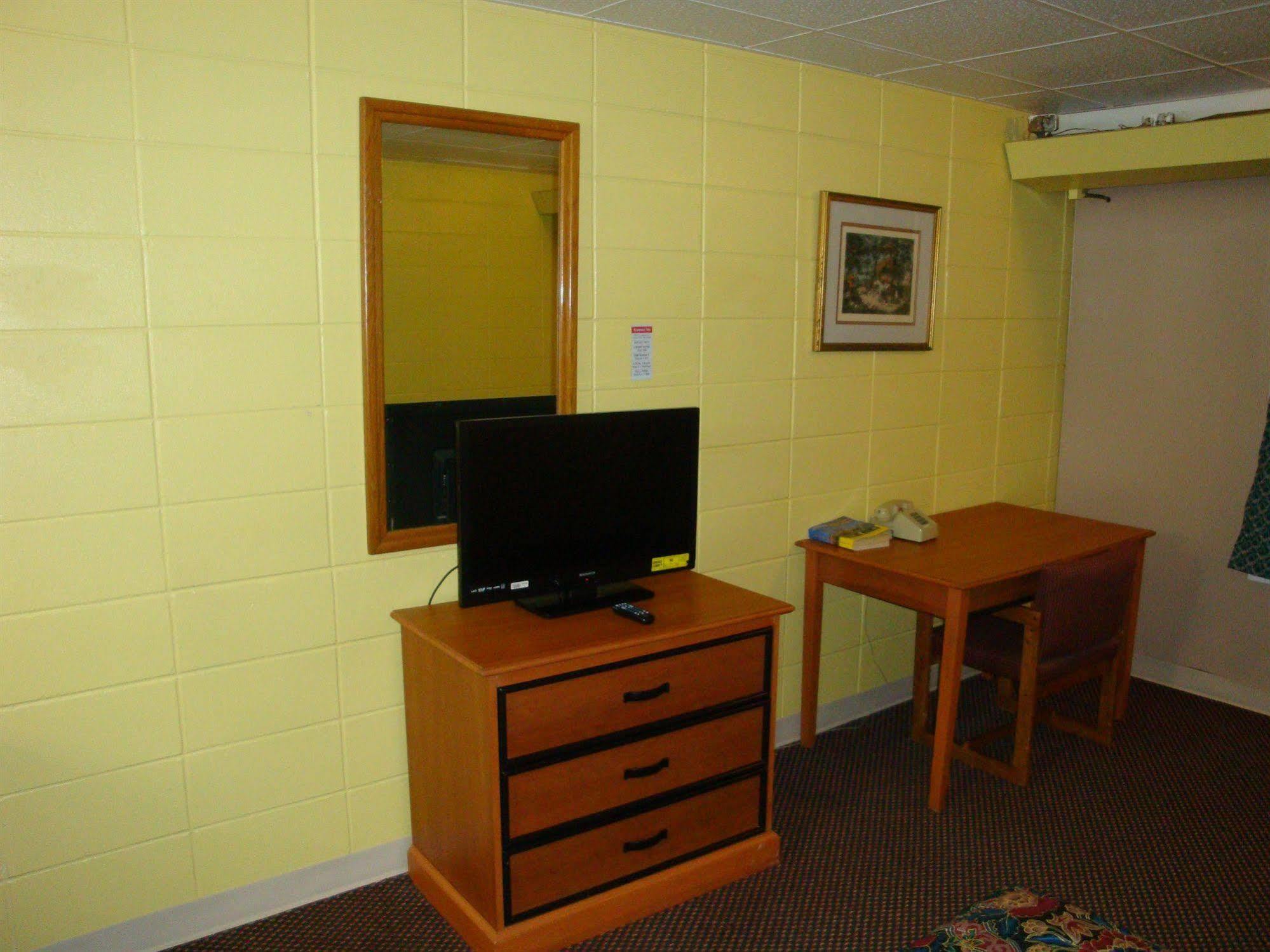 Economy Inn Green Bay Exterior photo
