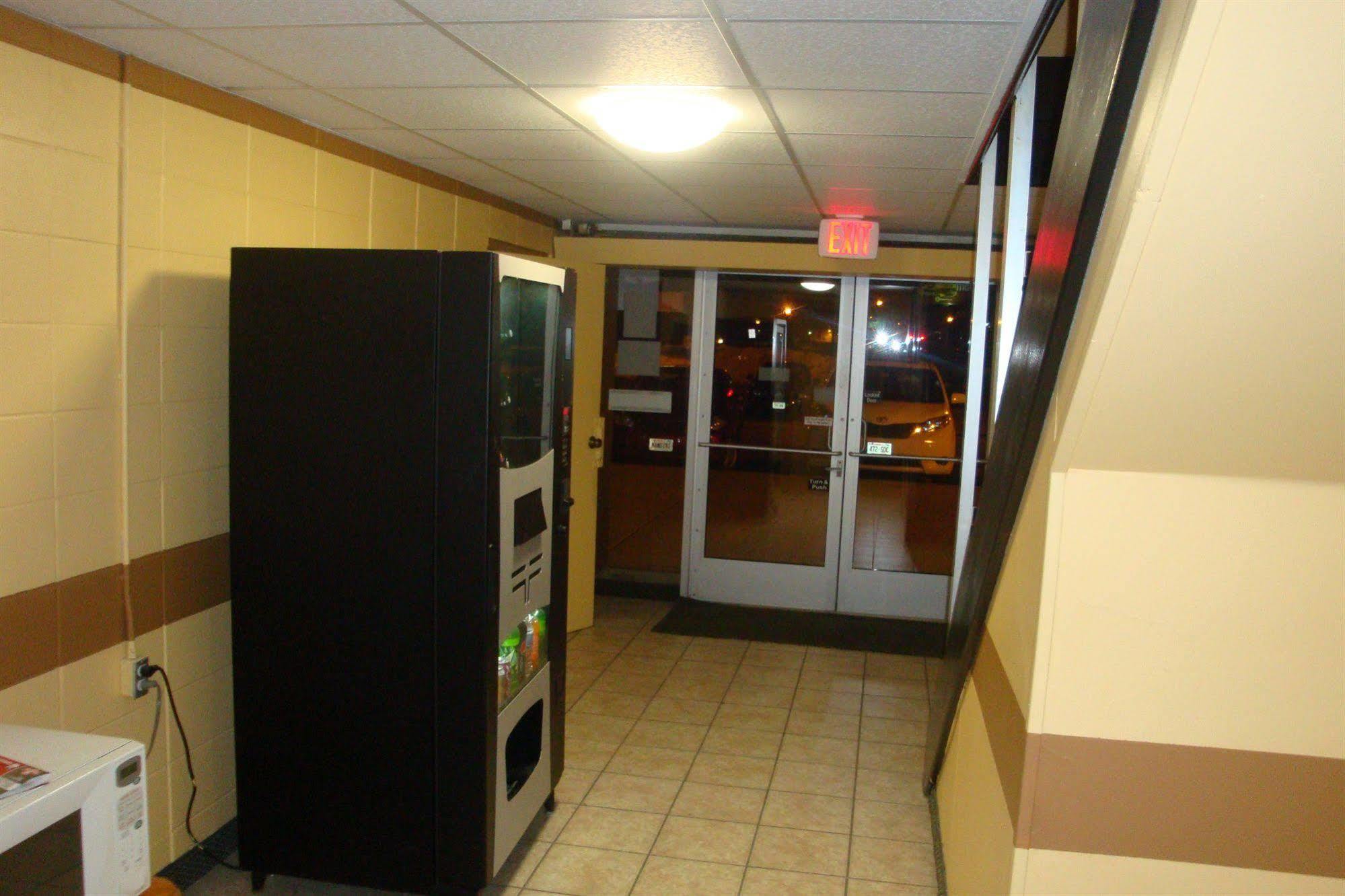 Economy Inn Green Bay Exterior photo